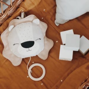 Boîte musicale faite main – Lion beige – Au clair de la lune