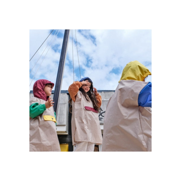 poncho-capuche-bordeaux-poule-party-5