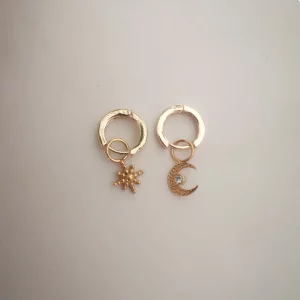 Dana Rose – Boucles d’oreilles – Créoles asymétriques