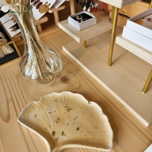Lutry Nature – Vide poche feuille de ginkgo – Blanc, doré et bronze