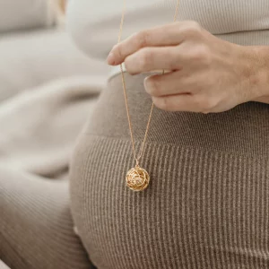 Pleine Lune – Bola de grossesse « Rose de Vénus  » Or maille simple